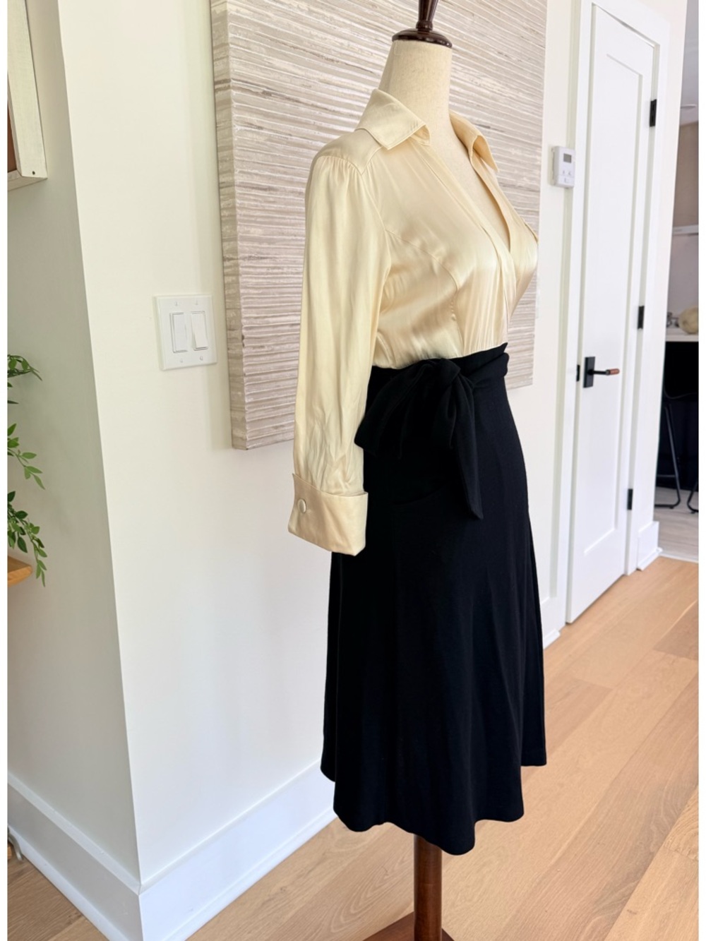 Diane Von Furstenberg Black Wrap Midi Dress with Self-Tie size 6 - Picture 8 of 13